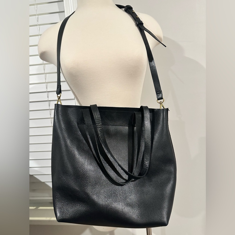 Madewell Black Crossbody Bag Sleek Leather Design